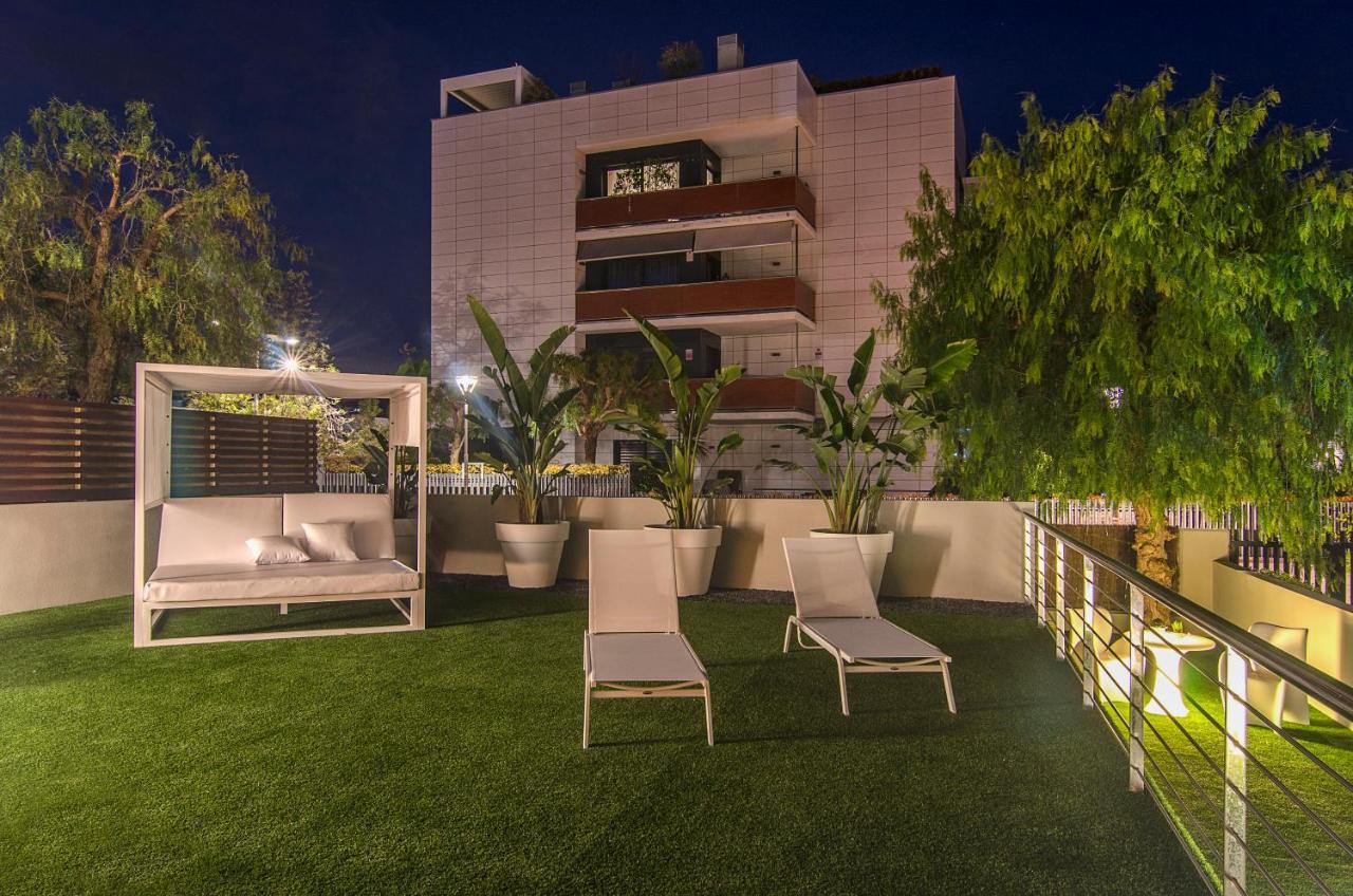 Sitges Spaces Garden Paradise 3 Bedroom, 3 Bathroom, Huge Private Garden-Terrace, Pool- Sleeps Up To 8 외부 사진