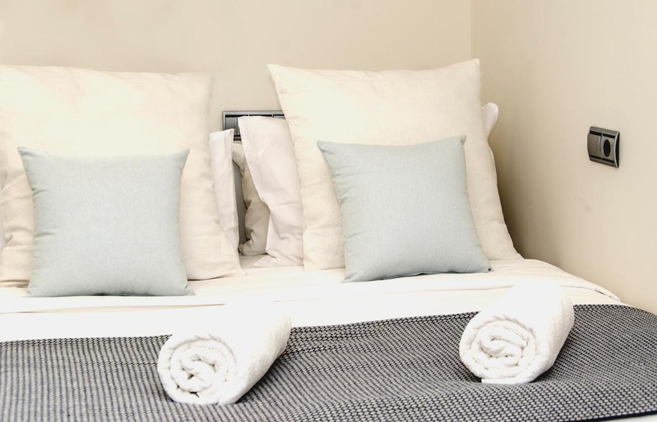 Sitges Spaces Garden Paradise 3 Bedroom, 3 Bathroom, Huge Private Garden-Terrace, Pool- Sleeps Up To 8 외부 사진