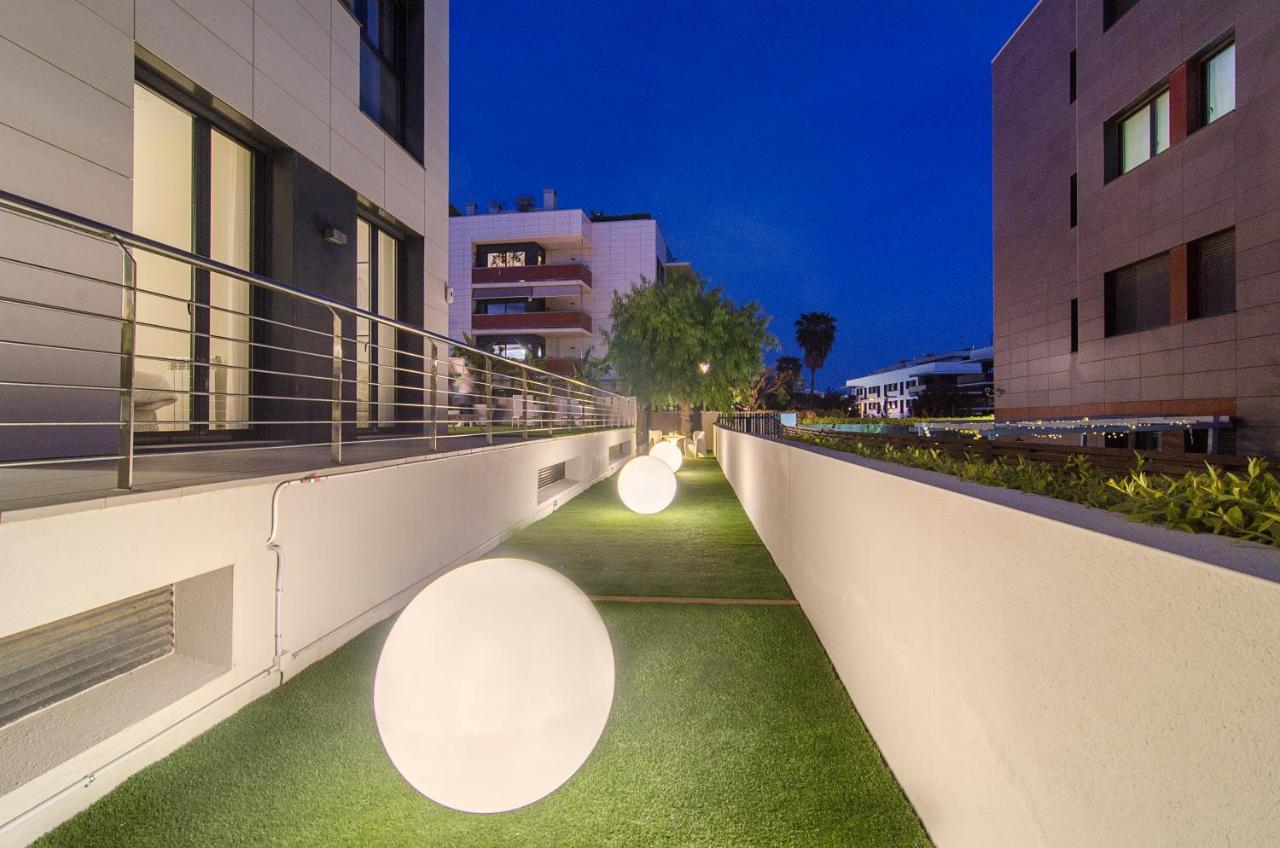 Sitges Spaces Garden Paradise 3 Bedroom, 3 Bathroom, Huge Private Garden-Terrace, Pool- Sleeps Up To 8 외부 사진